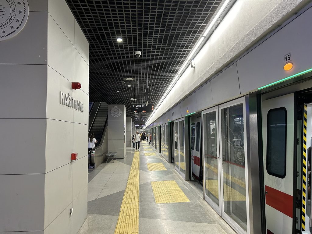 Platform at Kağıthane station on Istanbul Metro line M11