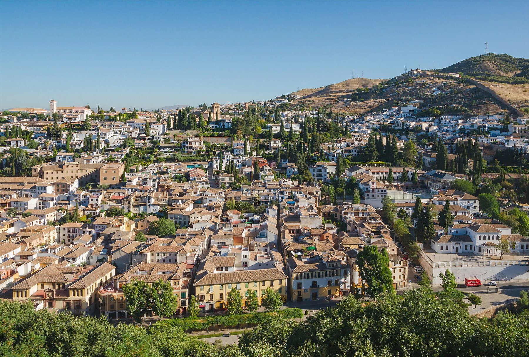 White houses and hillside lanes of Granada’s Albaicín and Sacromonte
