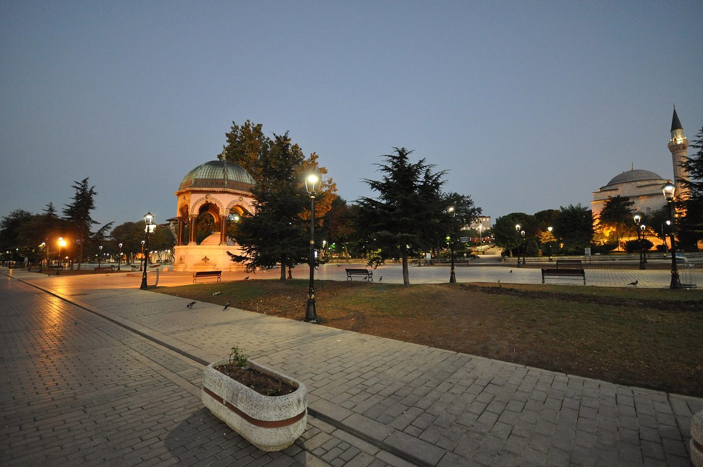 Sultanahmet Square on the site of the Hippodrome, with the German Fountain at dusk
