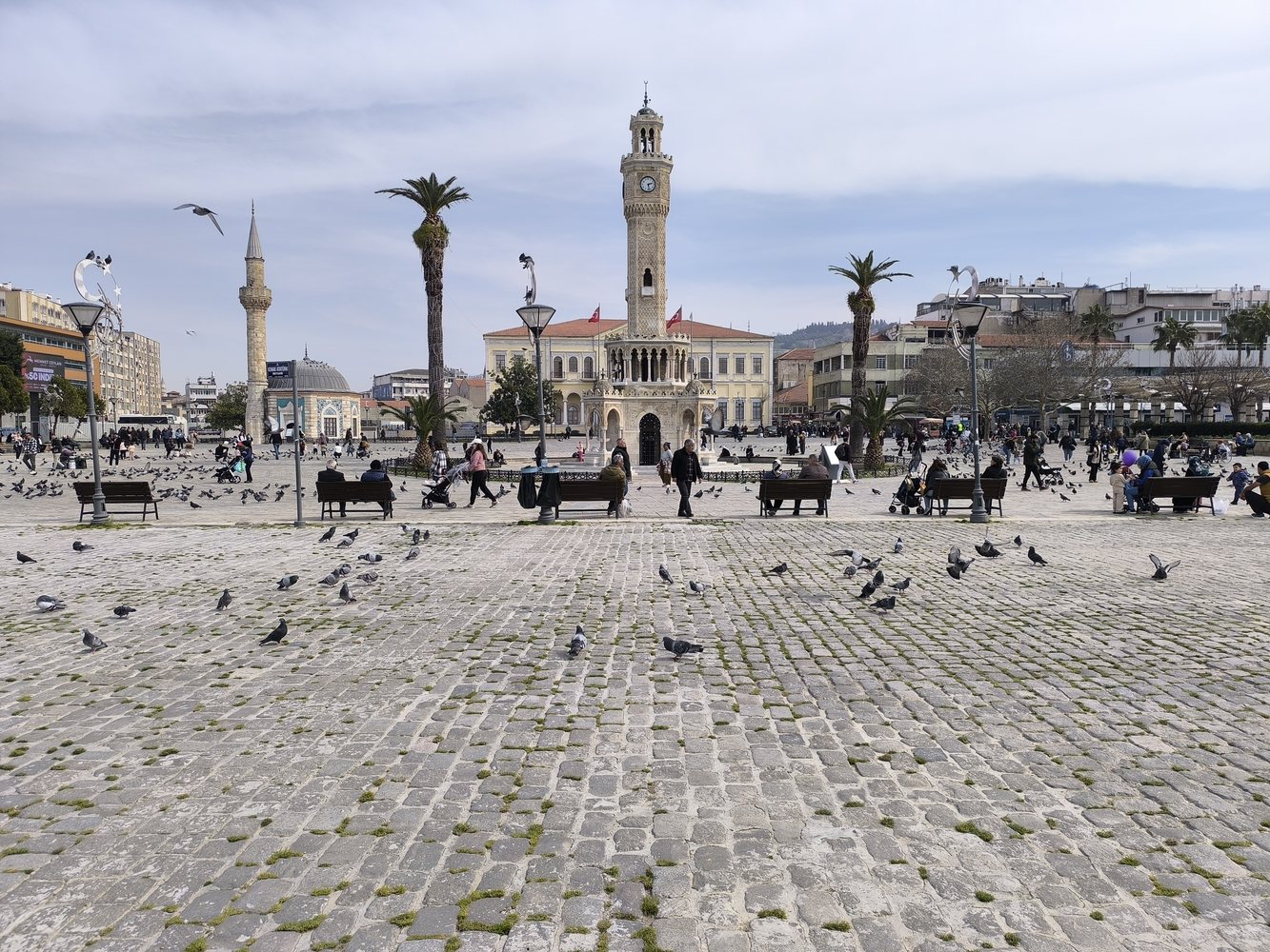 Konak Square and İzmir Clock Tower with pedestrians and pigeons
